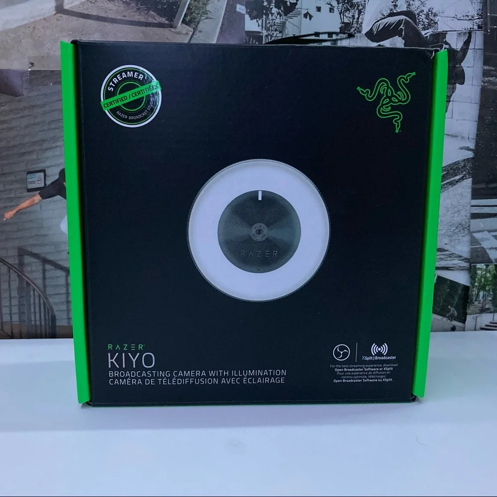 razer kiyo broadcasting camera with illumination